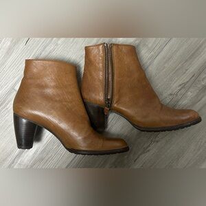 Stuart Weitzman Side Zip Cognac Booties Size 7.5